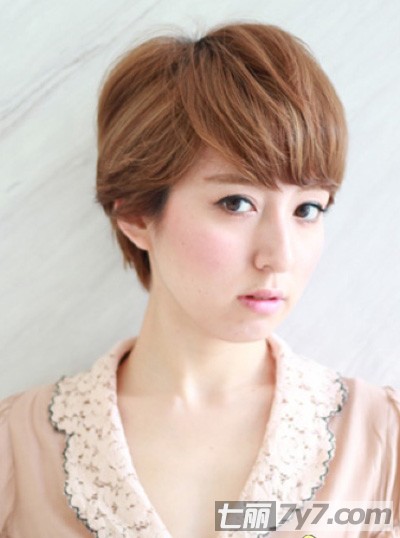 最新时尚女短发发型 2012090659064545_650x2000.jpg