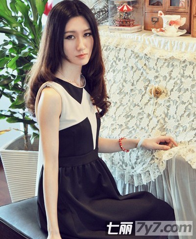 2013瘦脸中<em>长发烫发发型</em> <em>潮女</em>首选减龄瘦脸发
