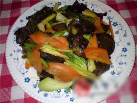 芹菜炒黑木耳