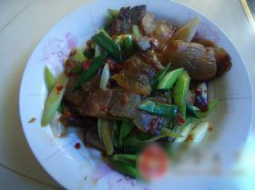 蒜苗剁椒炒腊肉