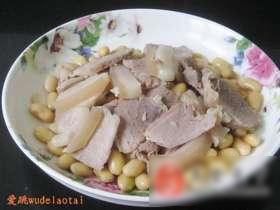 咸猪腿肉炖黄豆
