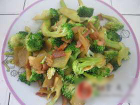 西兰花炒腊肉