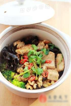 桃仁木耳豆腐煲