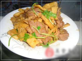 冬笋焖鸭肉