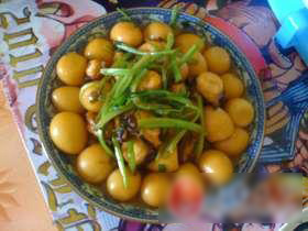 鱿鱼烧鹌鹑蛋