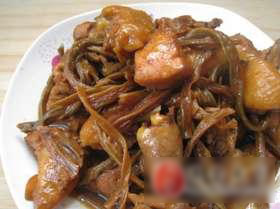 干豆角烧鸡肉