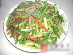 肉丝炒蒜苔